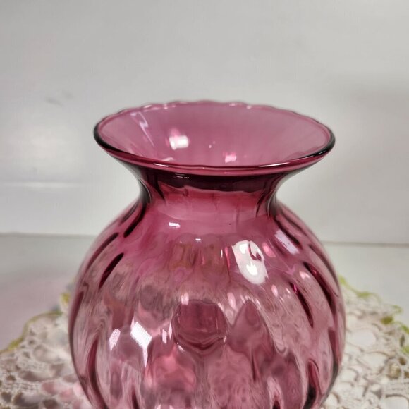 Pilgrim Cranberry Glass Vase Vintage USA 5.5 in Optic Mould Round Gorgeo… - Picture 7 of 9